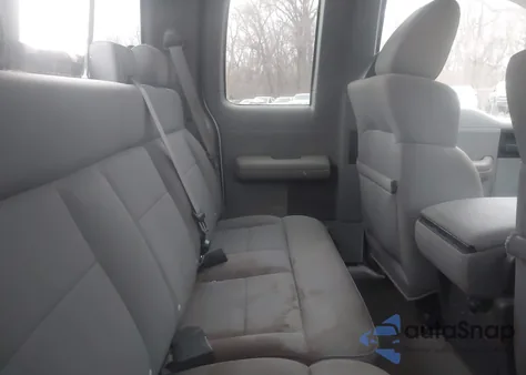 2004 Ford F-150 Stx/Xl/Xlt из США, поврежденный, VIN 1FTRX12W24KD84478